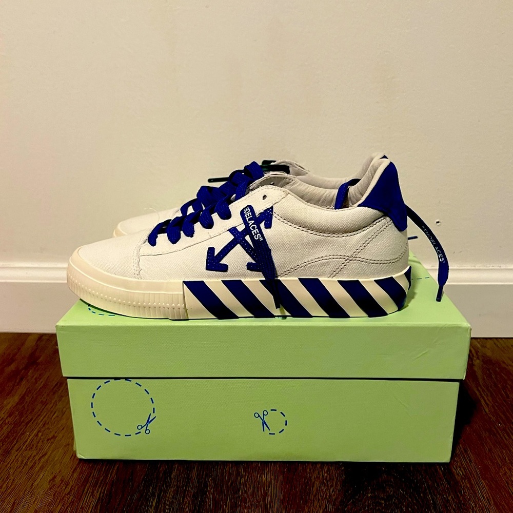 Off-White
Vulcanized Canvas Low-Top Sneakers